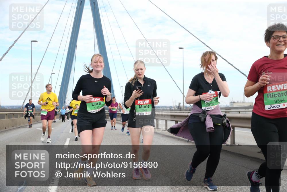 03.10.2025 - Köhlbrandbrückenlauf Jannik Wohlers http://msf.ph/oto/9156990 03.10.2025 15:35:11 Position 1 7797, 7709, 8344 meine-sportfotos.de