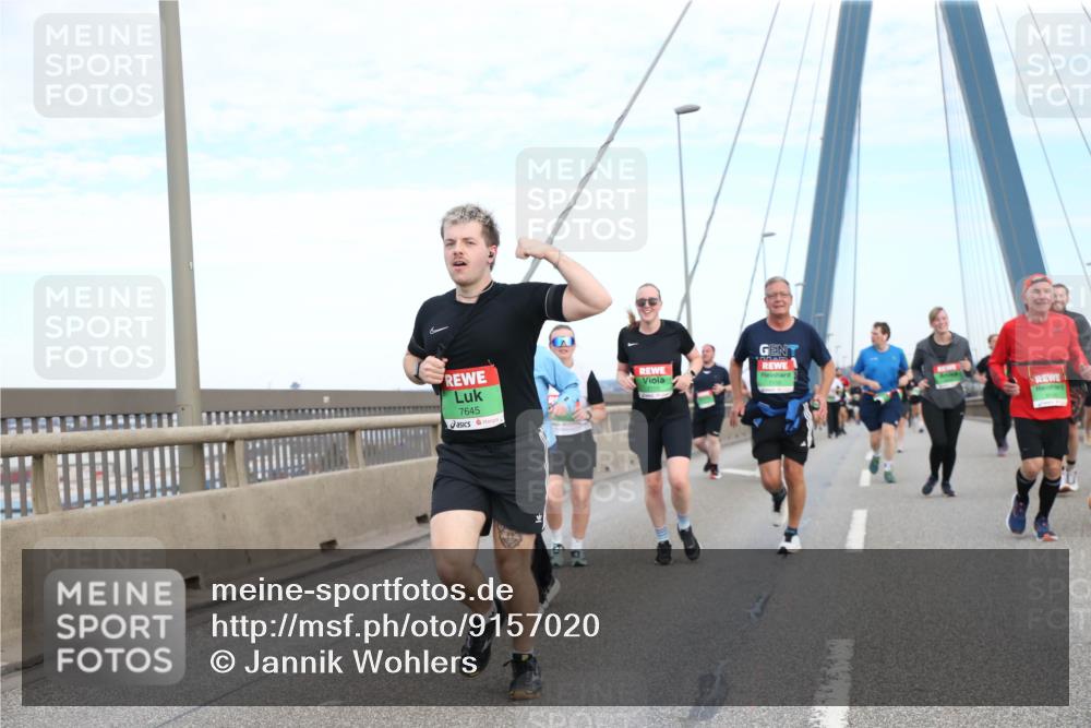 03.10.2025 - Köhlbrandbrückenlauf Jannik Wohlers http://msf.ph/oto/9157020 03.10.2025 15:35:21 Position 1 7645 meine-sportfotos.de
