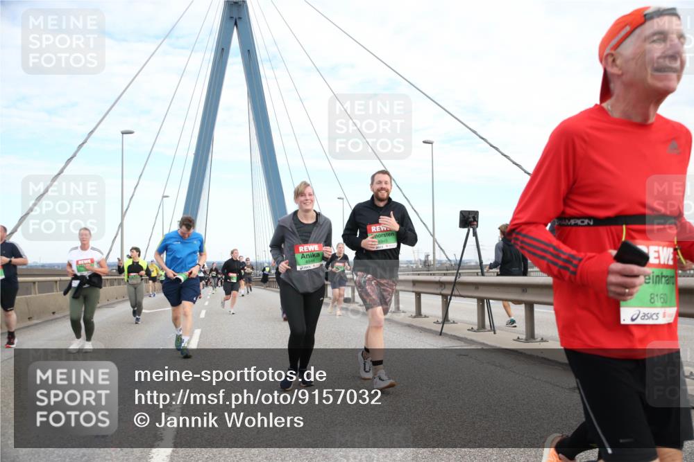 03.10.2025 - Köhlbrandbrückenlauf Jannik Wohlers http://msf.ph/oto/9157032 03.10.2025 15:35:24 Position 1 8945, 8946, 8160 meine-sportfotos.de