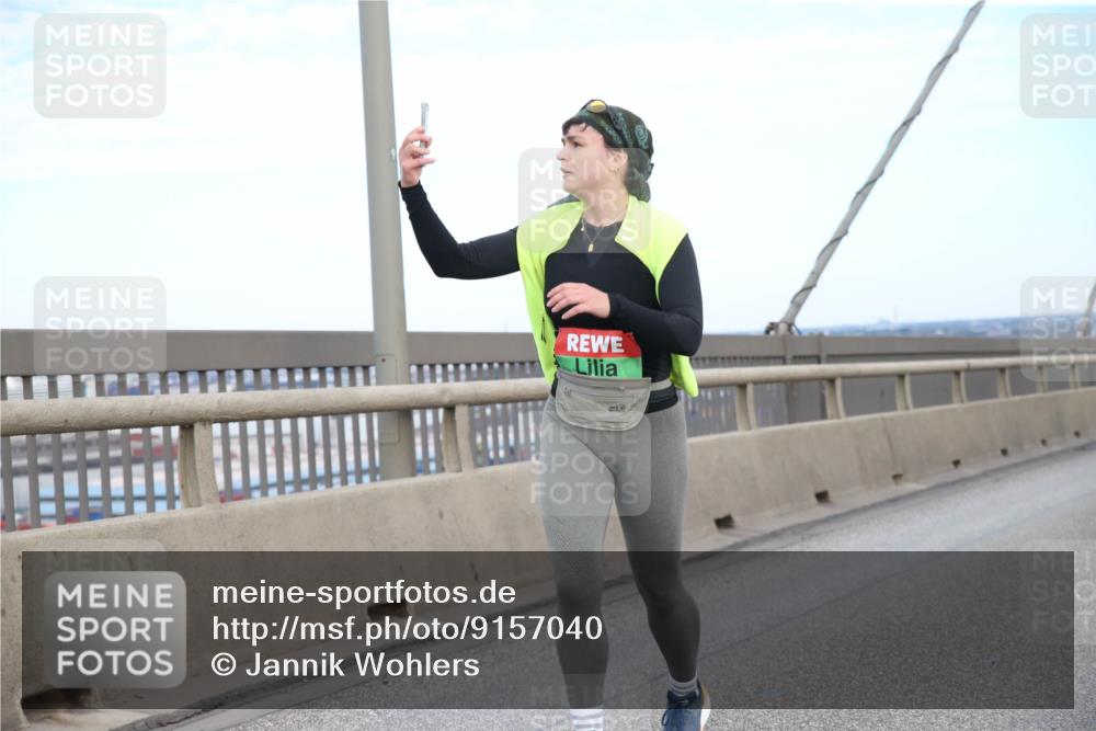 03.10.2025 - Köhlbrandbrückenlauf Jannik Wohlers http://msf.ph/oto/9157040 03.10.2025 15:35:28 Position 1  meine-sportfotos.de