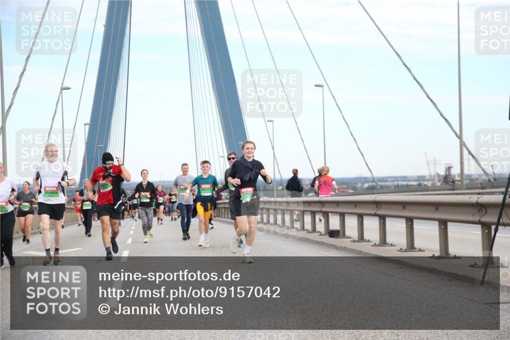 03.10.2025 - Köhlbrandbrückenlauf Jannik Wohlers http://msf.ph/oto/9157042 03.10.2025 15:35:30 Position 1 8021 meine-sportfotos.de