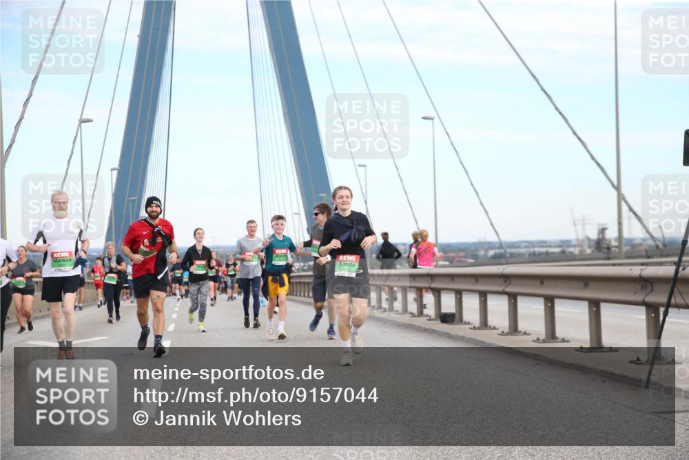 03.10.2025 - Köhlbrandbrückenlauf Jannik Wohlers http://msf.ph/oto/9157044 03.10.2025 15:35:30 Position 1  meine-sportfotos.de