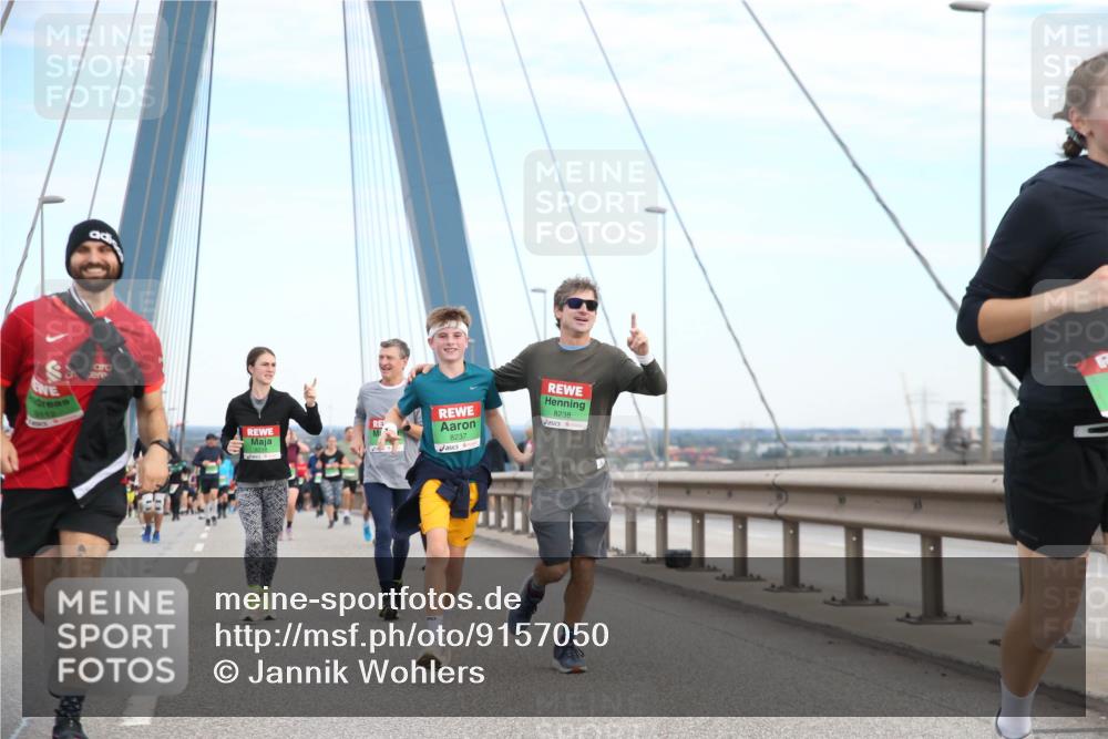 03.10.2025 - Köhlbrandbrückenlauf Jannik Wohlers http://msf.ph/oto/9157050 03.10.2025 15:35:33 Position 1 8237, 8238 meine-sportfotos.de
