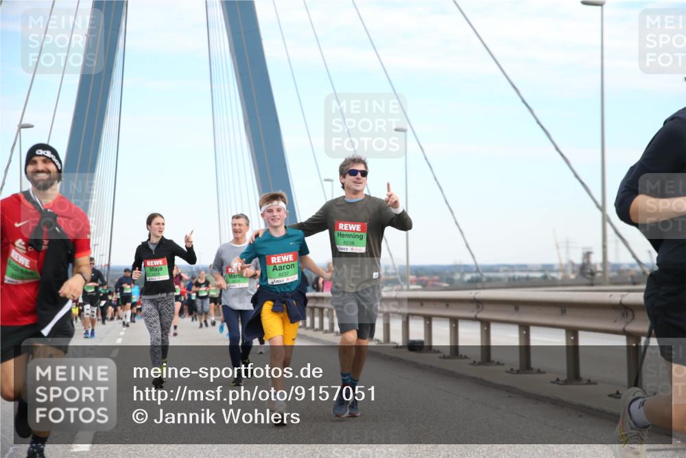 03.10.2025 - Köhlbrandbrückenlauf Jannik Wohlers http://msf.ph/oto/9157051 03.10.2025 15:35:33 Position 1 8237, 8238 meine-sportfotos.de