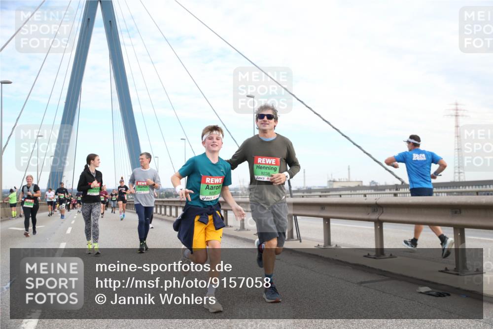 03.10.2025 - Köhlbrandbrückenlauf Jannik Wohlers http://msf.ph/oto/9157058 03.10.2025 15:35:35 Position 1 8238, 8237 meine-sportfotos.de