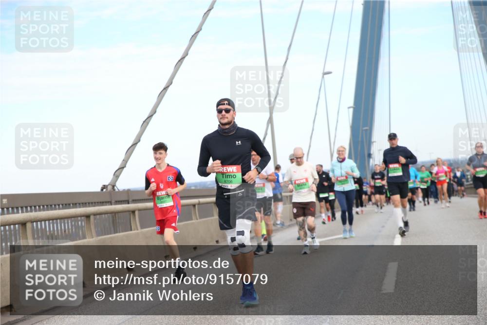 03.10.2025 - Köhlbrandbrückenlauf Jannik Wohlers http://msf.ph/oto/9157079 03.10.2025 15:35:42 Position 1 8706 meine-sportfotos.de
