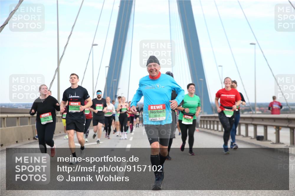 03.10.2025 - Köhlbrandbrückenlauf Jannik Wohlers http://msf.ph/oto/9157102 03.10.2025 15:35:53 Position 1 8142, 25, 7969, 9644 meine-sportfotos.de