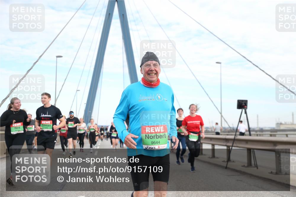 03.10.2025 - Köhlbrandbrückenlauf Jannik Wohlers http://msf.ph/oto/9157109 03.10.2025 15:35:55 Position 1 8142, 525, 9644 meine-sportfotos.de