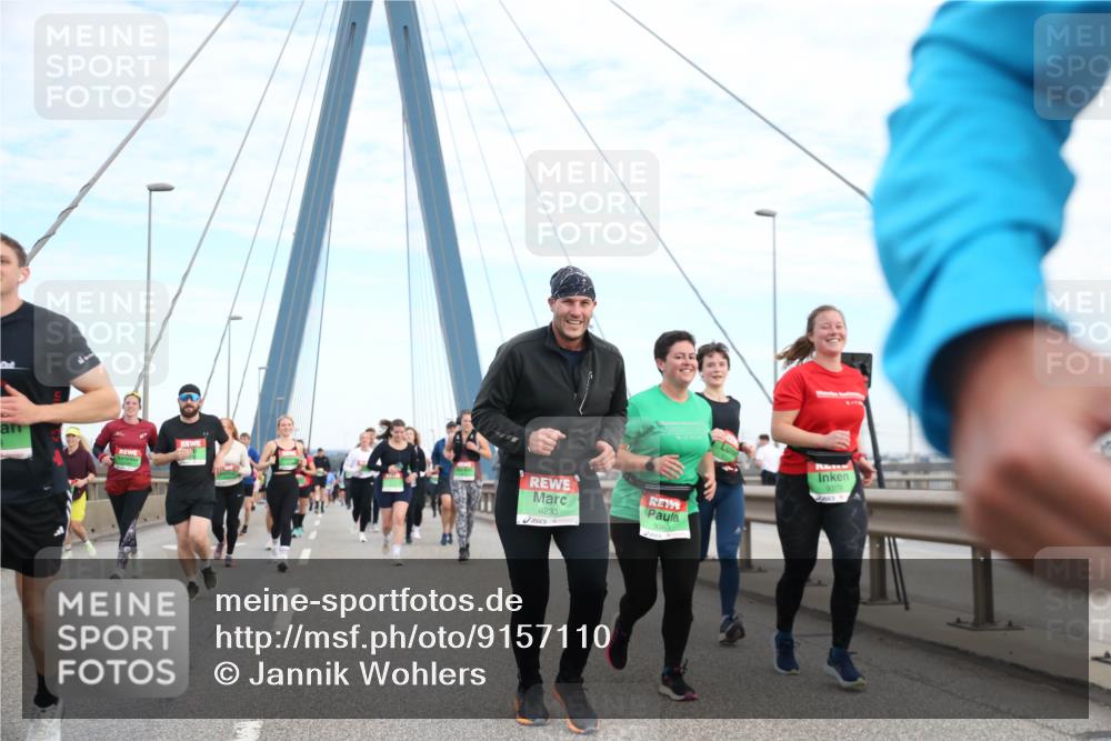 03.10.2025 - Köhlbrandbrückenlauf Jannik Wohlers http://msf.ph/oto/9157110 03.10.2025 15:35:56 Position 1 8233, 9380, 9379 meine-sportfotos.de