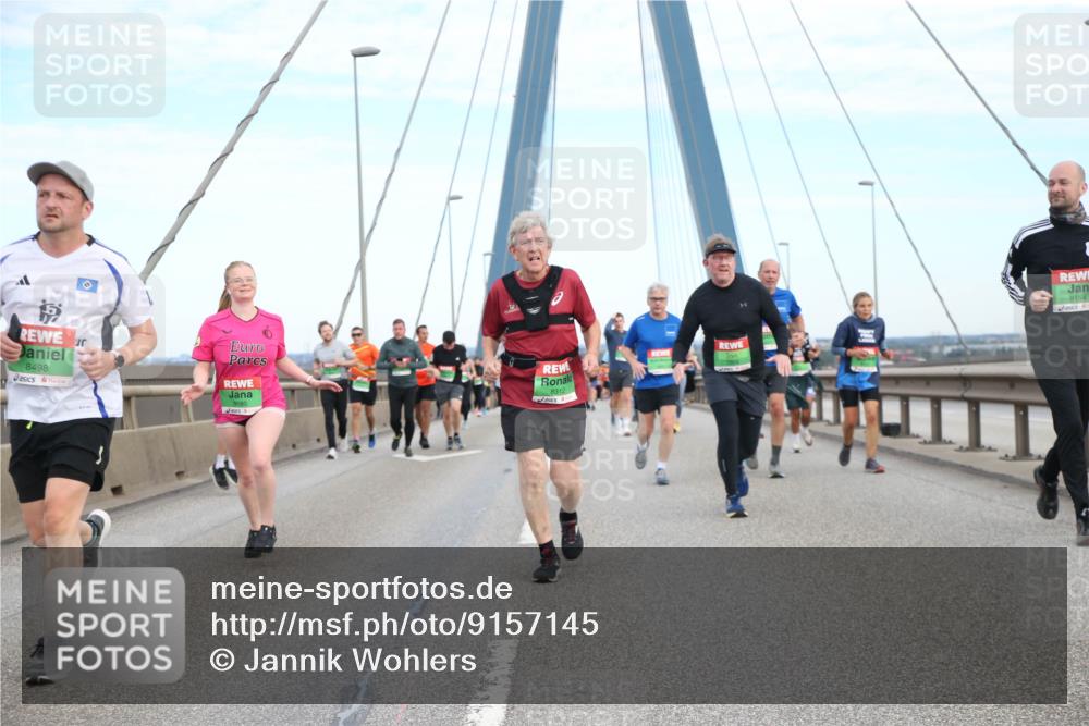 03.10.2025 - Köhlbrandbrückenlauf Jannik Wohlers http://msf.ph/oto/9157145 03.10.2025 15:36:10 Position 1 8498, 9180, 8312, 9154 meine-sportfotos.de