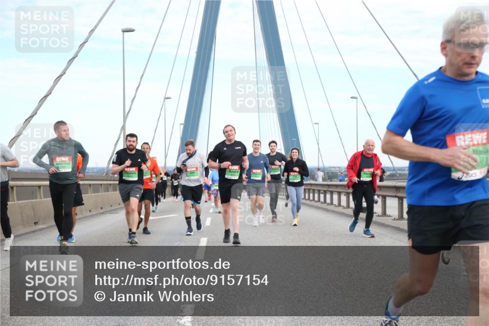 03.10.2025 - Köhlbrandbrückenlauf Jannik Wohlers http://msf.ph/oto/9157154 03.10.2025 15:36:13 Position 1 8058 meine-sportfotos.de