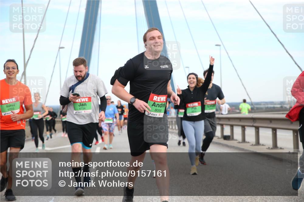 03.10.2025 - Köhlbrandbrückenlauf Jannik Wohlers http://msf.ph/oto/9157161 03.10.2025 15:36:16 Position 1 9723, 8734, 8058, 9016 meine-sportfotos.de