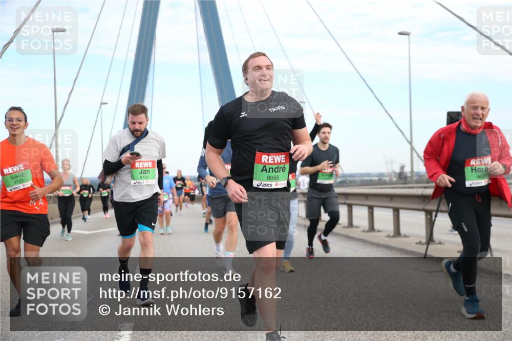 03.10.2025 - Köhlbrandbrückenlauf Jannik Wohlers http://msf.ph/oto/9157162 03.10.2025 15:36:16 Position 1 9723, 8734, 8058, 9607 meine-sportfotos.de
