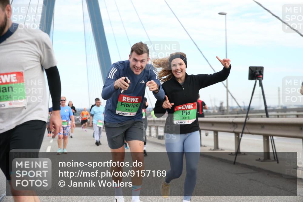 03.10.2025 - Köhlbrandbrückenlauf Jannik Wohlers http://msf.ph/oto/9157169 03.10.2025 15:36:17 Position 1 8734, 9017, 9016 meine-sportfotos.de