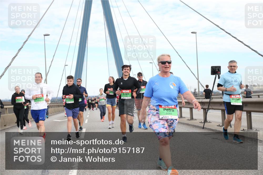 03.10.2025 - Köhlbrandbrückenlauf Jannik Wohlers http://msf.ph/oto/9157187 03.10.2025 15:36:23 Position 1 8270, 9430, 8069 meine-sportfotos.de