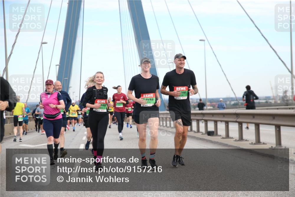 03.10.2025 - Köhlbrandbrückenlauf Jannik Wohlers http://msf.ph/oto/9157216 03.10.2025 15:36:34 Position 1 405, 7970, 3156 meine-sportfotos.de