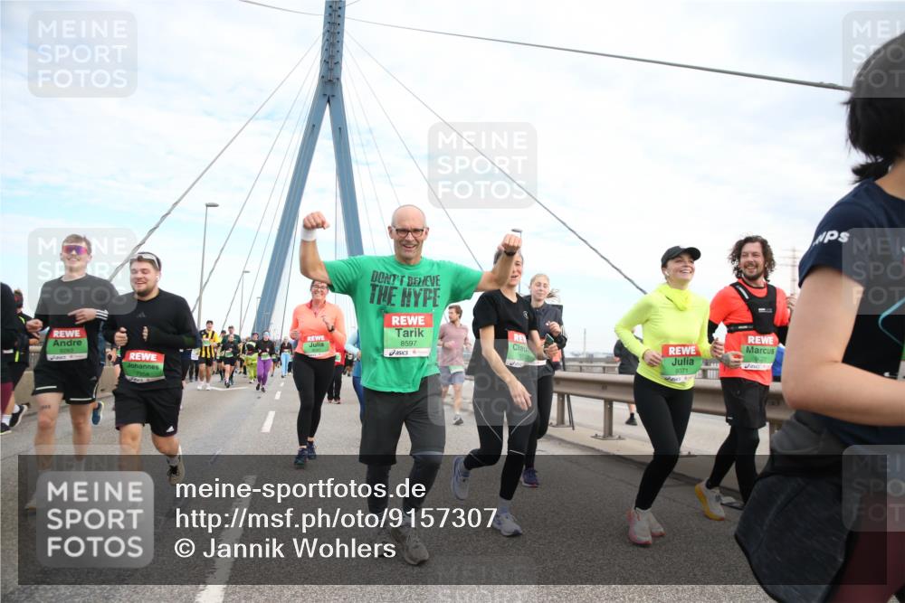 03.10.2025 - Köhlbrandbrückenlauf Jannik Wohlers http://msf.ph/oto/9157307 03.10.2025 15:37:00 Position 1 9283, 8597, 9071 meine-sportfotos.de