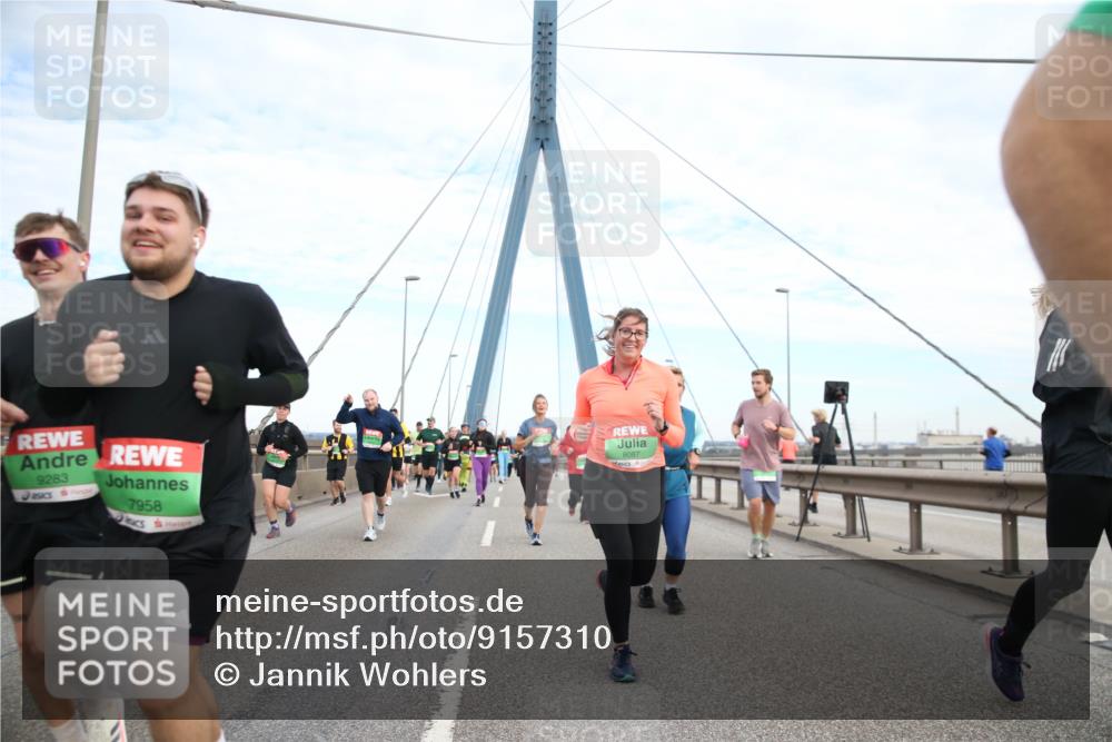 03.10.2025 - Köhlbrandbrückenlauf Jannik Wohlers http://msf.ph/oto/9157310 03.10.2025 15:37:01 Position 1 9283, 7958, 8087 meine-sportfotos.de
