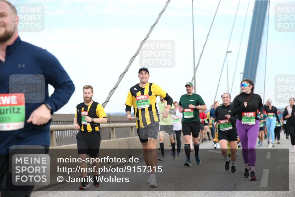 03.10.2025 - Köhlbrandbrückenlauf Jannik Wohlers http://msf.ph/oto/9157315 03.10.2025 15:37:04 Position 1 323, 8852, 7963 meine-sportfotos.de