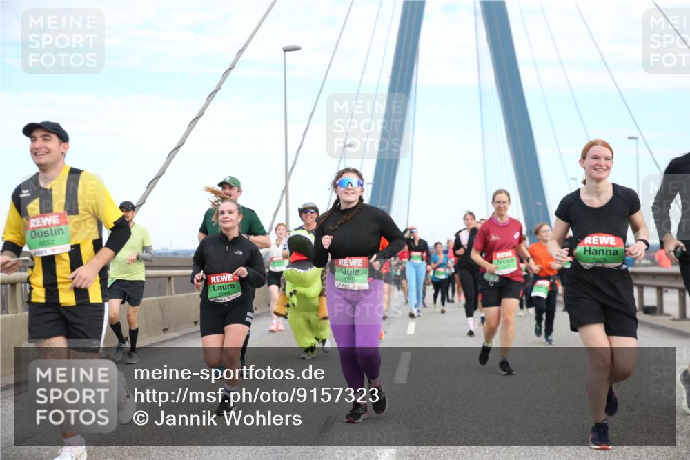 03.10.2025 - Köhlbrandbrückenlauf Jannik Wohlers http://msf.ph/oto/9157323 03.10.2025 15:37:05 Position 1 8852, 7963, 7925, 8684 meine-sportfotos.de