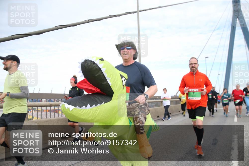 03.10.2025 - Köhlbrandbrückenlauf Jannik Wohlers http://msf.ph/oto/9157342 03.10.2025 15:37:09 Position 1 8556 meine-sportfotos.de