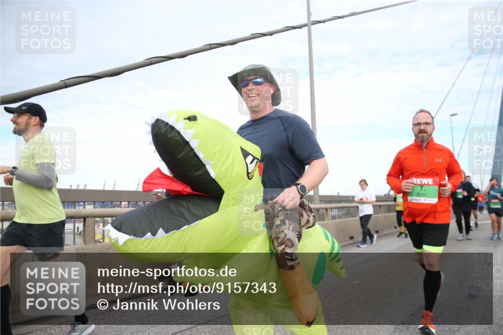 03.10.2025 - Köhlbrandbrückenlauf Jannik Wohlers http://msf.ph/oto/9157343 03.10.2025 15:37:09 Position 1 8556 meine-sportfotos.de