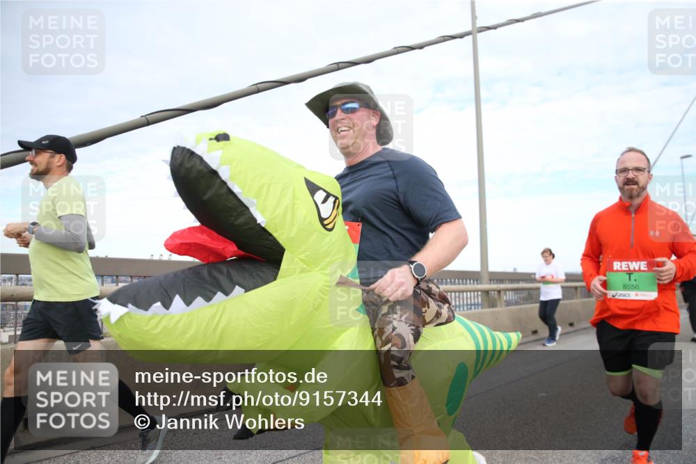 03.10.2025 - Köhlbrandbrückenlauf Jannik Wohlers http://msf.ph/oto/9157344 03.10.2025 15:37:09 Position 1 8556 meine-sportfotos.de