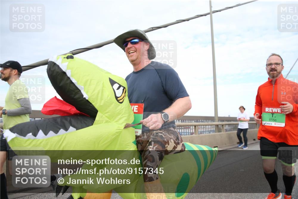 03.10.2025 - Köhlbrandbrückenlauf Jannik Wohlers http://msf.ph/oto/9157345 03.10.2025 15:37:09 Position 1 8556 meine-sportfotos.de