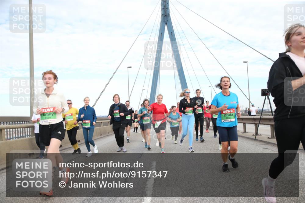 03.10.2025 - Köhlbrandbrückenlauf Jannik Wohlers http://msf.ph/oto/9157347 03.10.2025 15:37:10 Position 1 8558, 9040 meine-sportfotos.de