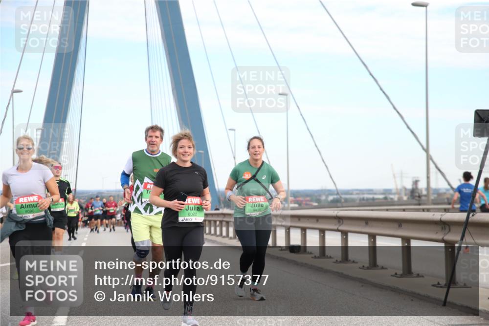 03.10.2025 - Köhlbrandbrückenlauf Jannik Wohlers http://msf.ph/oto/9157377 03.10.2025 15:37:21 Position 1 8090, 8022, 9436 meine-sportfotos.de