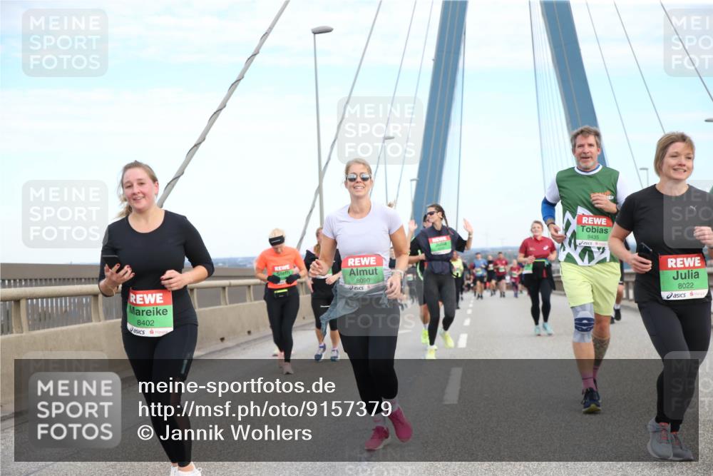 03.10.2025 - Köhlbrandbrückenlauf Jannik Wohlers http://msf.ph/oto/9157379 03.10.2025 15:37:22 Position 1 8402, 8090, 9435, 8022 meine-sportfotos.de