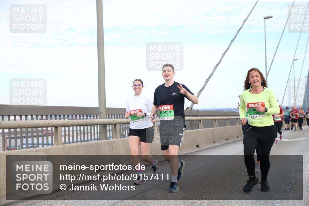 03.10.2025 - Köhlbrandbrückenlauf Jannik Wohlers http://msf.ph/oto/9157411 03.10.2025 15:37:33 Position 1 7700, 7877, 8376 meine-sportfotos.de