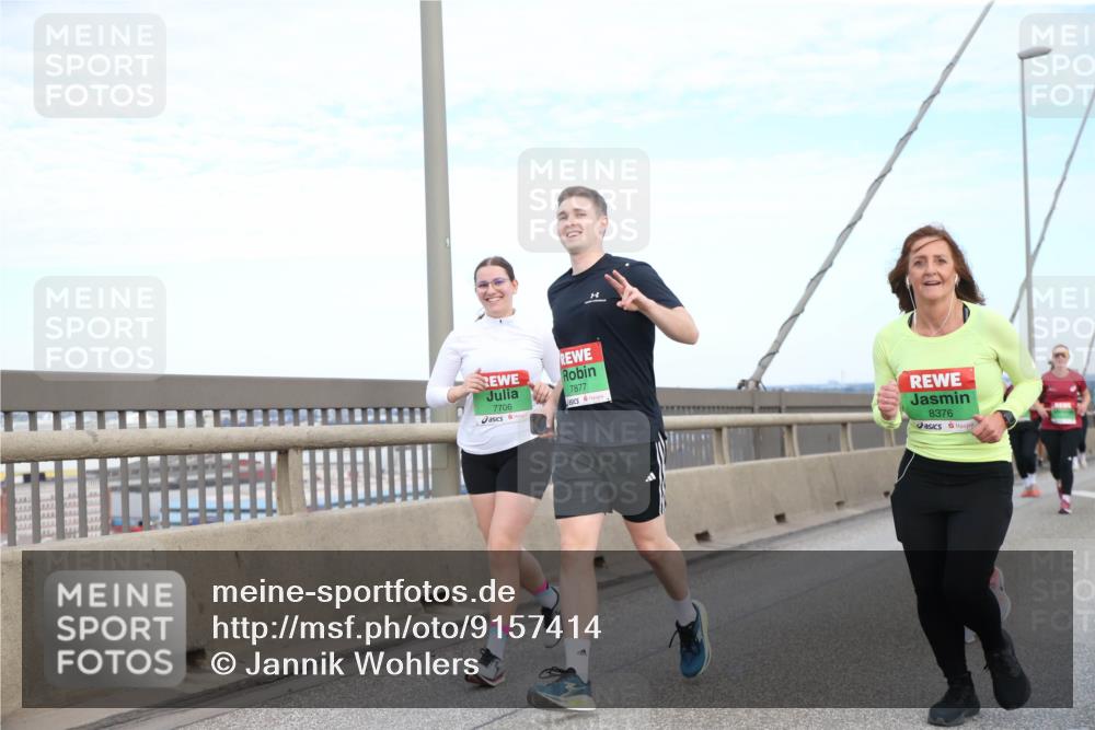 03.10.2025 - Köhlbrandbrückenlauf Jannik Wohlers http://msf.ph/oto/9157414 03.10.2025 15:37:33 Position 1 7706, 8376, 7877 meine-sportfotos.de