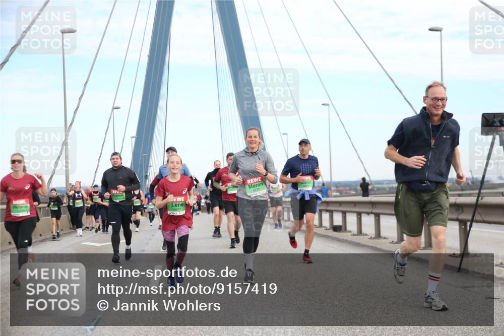 03.10.2025 - Köhlbrandbrückenlauf Jannik Wohlers http://msf.ph/oto/9157419 03.10.2025 15:37:35 Position 1 8677, 8678 meine-sportfotos.de