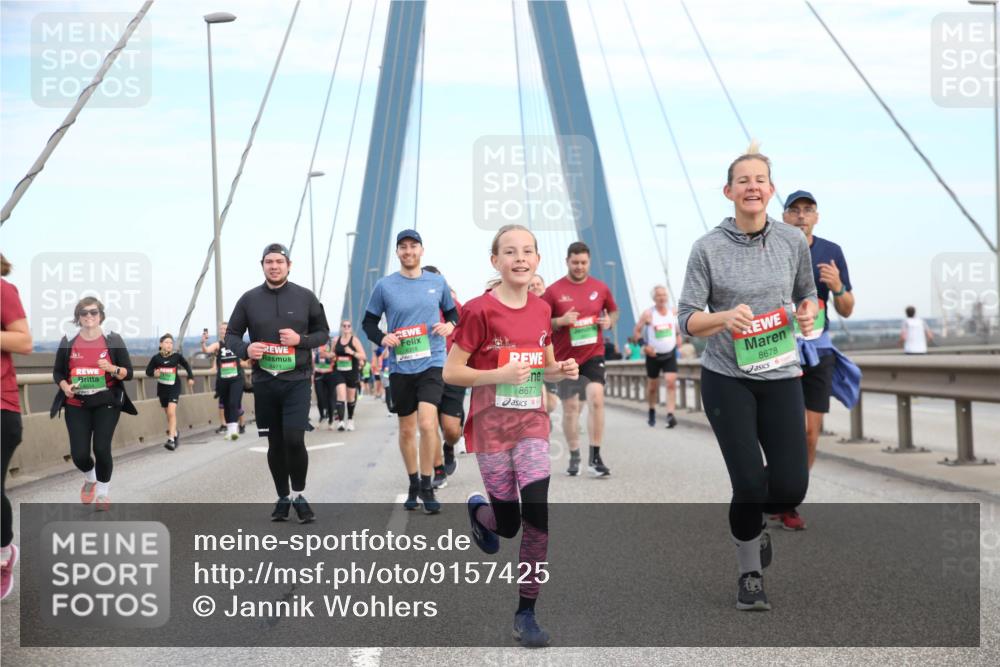 03.10.2025 - Köhlbrandbrückenlauf Jannik Wohlers http://msf.ph/oto/9157425 03.10.2025 15:37:36 Position 1 8677, 8678 meine-sportfotos.de