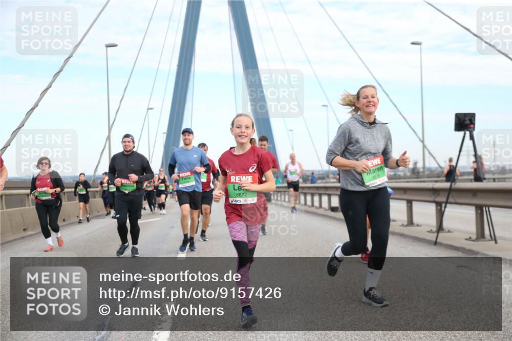 03.10.2025 - Köhlbrandbrückenlauf Jannik Wohlers http://msf.ph/oto/9157426 03.10.2025 15:37:37 Position 1 8677, 8678 meine-sportfotos.de