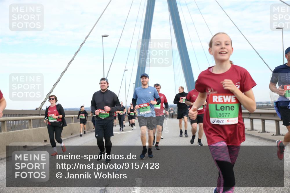 03.10.2025 - Köhlbrandbrückenlauf Jannik Wohlers http://msf.ph/oto/9157428 03.10.2025 15:37:37 Position 1 8471, 8677 meine-sportfotos.de