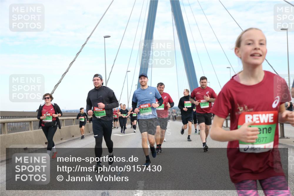 03.10.2025 - Köhlbrandbrückenlauf Jannik Wohlers http://msf.ph/oto/9157430 03.10.2025 15:37:38 Position 1 8318, 3677 meine-sportfotos.de