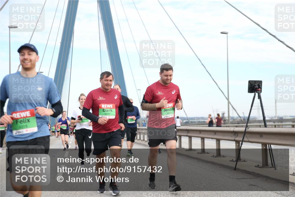 03.10.2025 - Köhlbrandbrückenlauf Jannik Wohlers http://msf.ph/oto/9157432 03.10.2025 15:37:39 Position 1 8, 8318, 9270, 9271 meine-sportfotos.de