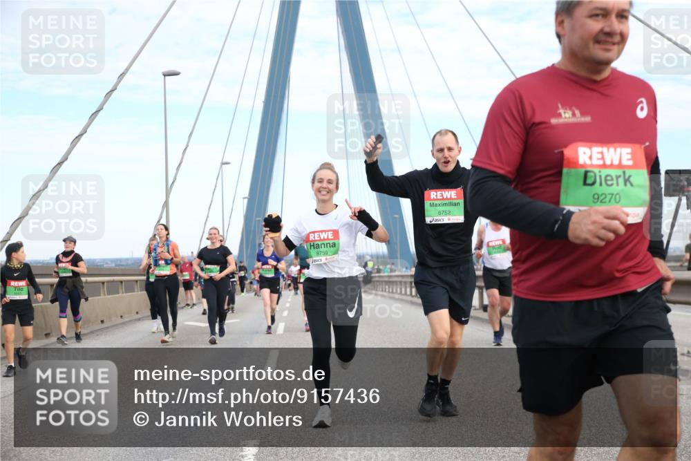 03.10.2025 - Köhlbrandbrückenlauf Jannik Wohlers http://msf.ph/oto/9157436 03.10.2025 15:37:40 Position 1 8759, 8752, 9270 meine-sportfotos.de