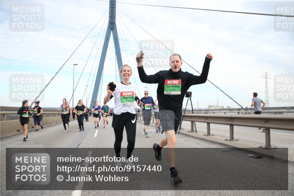 03.10.2025 - Köhlbrandbrückenlauf Jannik Wohlers http://msf.ph/oto/9157440 03.10.2025 15:37:41 Position 1 8759, 8752 meine-sportfotos.de