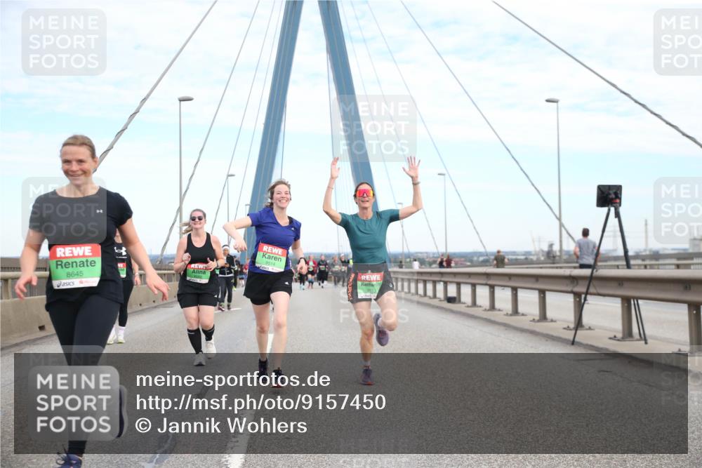 03.10.2025 - Köhlbrandbrückenlauf Jannik Wohlers http://msf.ph/oto/9157450 03.10.2025 15:37:43 Position 1 9514, 8645, 9513 meine-sportfotos.de