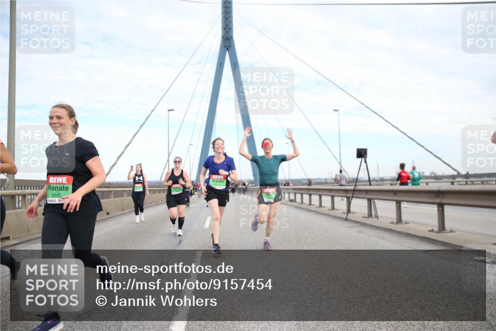 03.10.2025 - Köhlbrandbrückenlauf Jannik Wohlers http://msf.ph/oto/9157454 03.10.2025 15:37:44 Position 1 8645 meine-sportfotos.de