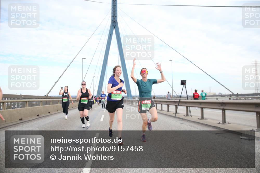 03.10.2025 - Köhlbrandbrückenlauf Jannik Wohlers http://msf.ph/oto/9157458 03.10.2025 15:37:44 Position 1 9514 meine-sportfotos.de