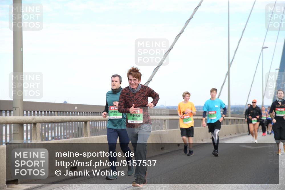 03.10.2025 - Köhlbrandbrückenlauf Jannik Wohlers http://msf.ph/oto/9157537 03.10.2025 15:38:15 Position 1 8411, 8689 meine-sportfotos.de