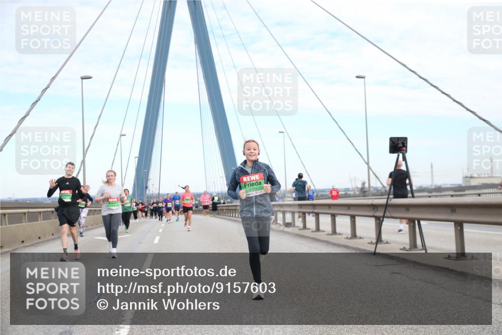 03.10.2025 - Köhlbrandbrückenlauf Jannik Wohlers http://msf.ph/oto/9157603 03.10.2025 15:38:41 Position 1 8724 meine-sportfotos.de