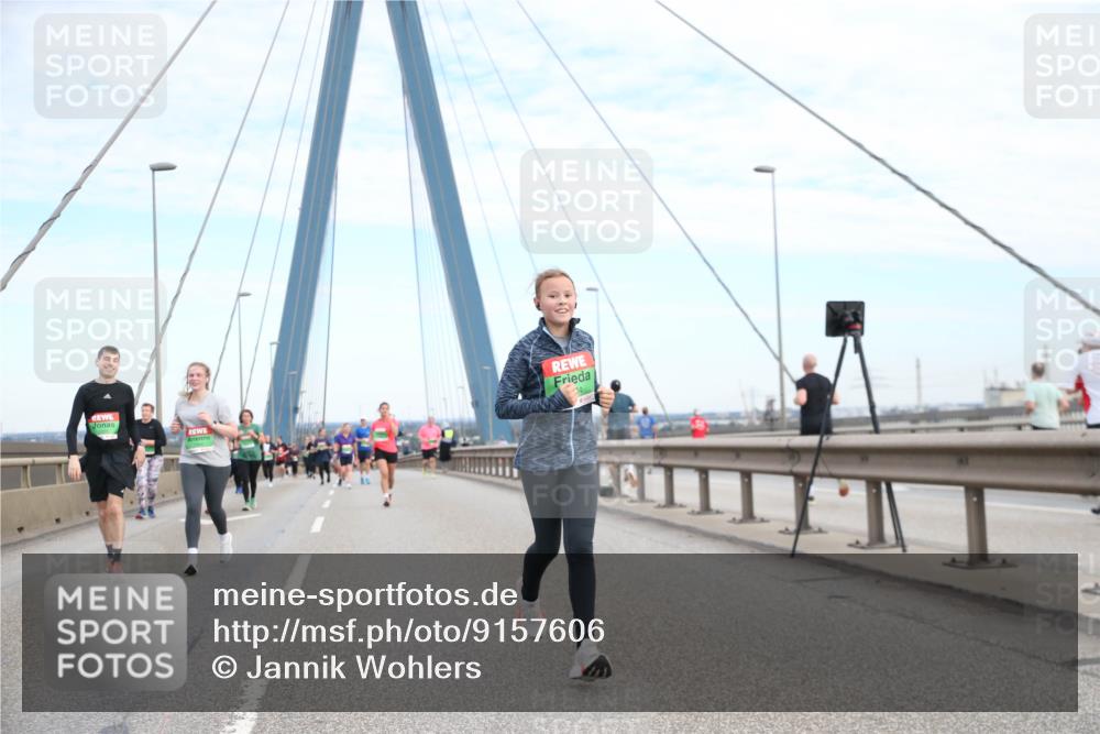 03.10.2025 - Köhlbrandbrückenlauf Jannik Wohlers http://msf.ph/oto/9157606 03.10.2025 15:38:41 Position 1  meine-sportfotos.de