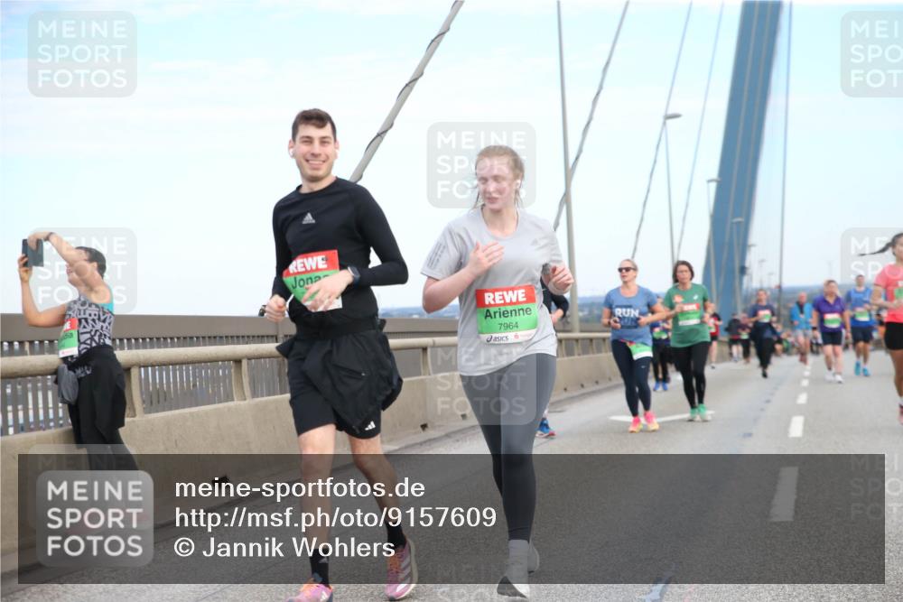 03.10.2025 - Köhlbrandbrückenlauf Jannik Wohlers http://msf.ph/oto/9157609 03.10.2025 15:38:43 Position 1 7964 meine-sportfotos.de