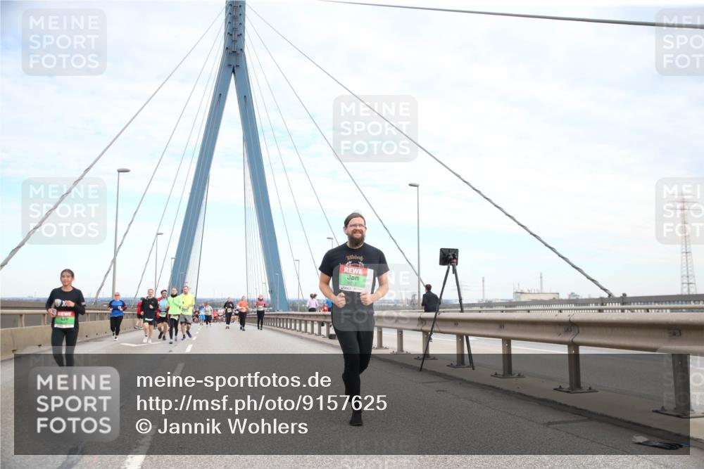 03.10.2025 - Köhlbrandbrückenlauf Jannik Wohlers http://msf.ph/oto/9157625 03.10.2025 15:39:37 Position 1 9215 meine-sportfotos.de