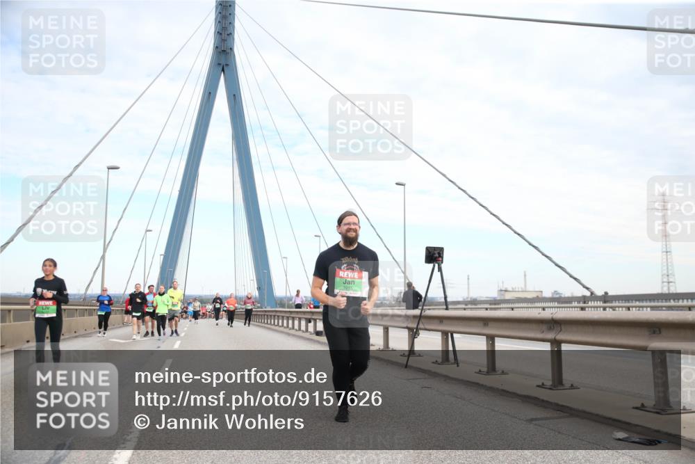 03.10.2025 - Köhlbrandbrückenlauf Jannik Wohlers http://msf.ph/oto/9157626 03.10.2025 15:39:37 Position 1 9215 meine-sportfotos.de